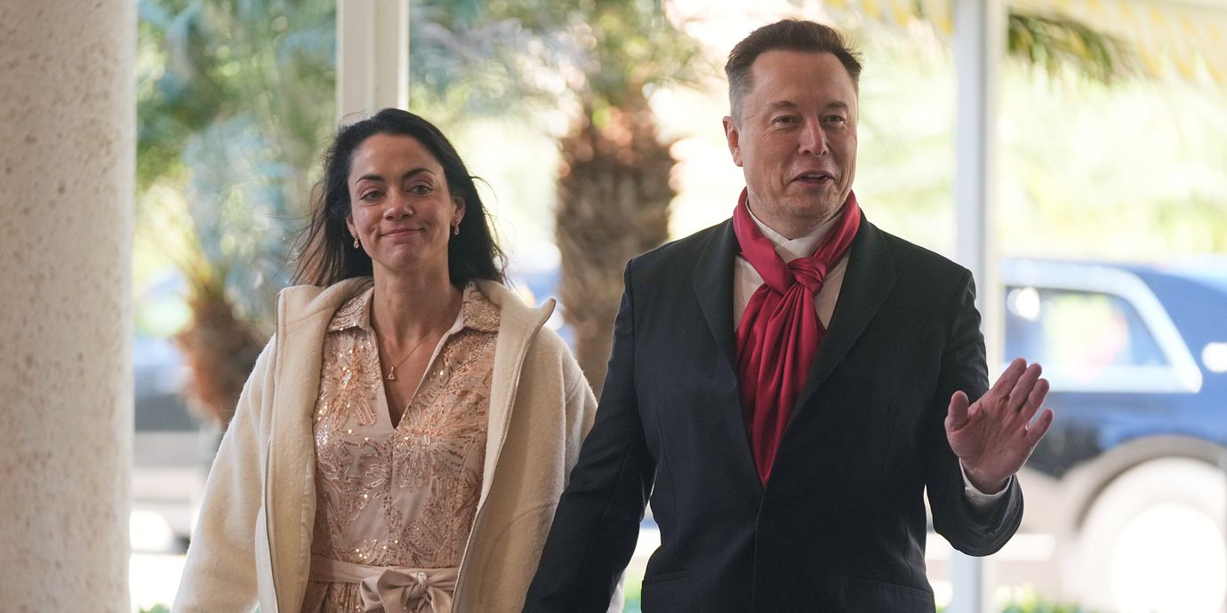 Elon Musk och riskkapitalisten Shivon Zillis på Donald Trumps resort Mar-a-Lago. Arkivbild.