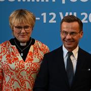 Birgitta Ed och hennes man Ulf Kristersson under Natotoppmötet. 