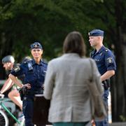 Anna König Jerlemyr (M)/Polisen på plats i Kungsträdgården.