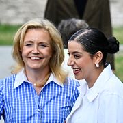 Centerpartiets partiledare Elisabeth Thand Ringqvist  och Liberalernas partiledare Simona Mohamsson under Almedalsveckan i juni.