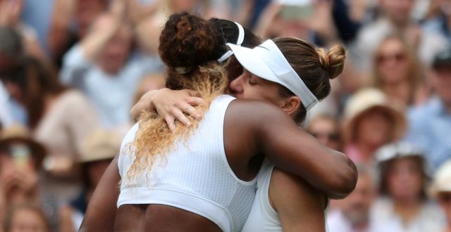 Serena Williams och Simona Halep. HANNAH MCKAY / BILDBYRÅN