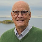 Roger Akelius.