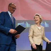 Förbundskansler Friedrich Merz och EU-chefen Ursula von der Leyen. Arkivbild.
