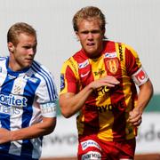 Göteborgsspelaren Gustav Engvall till vänster spelar i kväll semifinal i U17-VM.