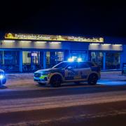 Flera polisenheter är på plats i området Lagerlunda i Norrköping efter larm om skottlossning i måndags. På plats anträffades en person skottskadad som senare avled. 