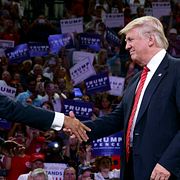 Glatt mellan Rudy Giuliani och Donald Trump i augusti.