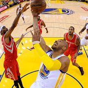 Golden States Leandro Barbosa (19) vid korgen.