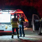 Räddningstjänst, polis och ambulans är på plats och söker i kalkbrottet i Limhamn efter att rop på hjälp hörts på söndagskvällen. Under natten till måndagen kunde den nödställde tas upp till en ambulans och föras till sjukhus.  