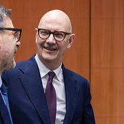 Frankrikes finansminister Roland Lescure tillsammans med kollegorna från Italien och Portugal, Giancarlo Giorgetti och Joao Leao.