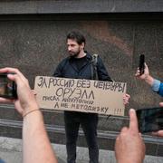 ”Ryssland utan censur. Orwell skrev en dystopi, inte en manual”, står det på en skylt under en demonstration i moskva i juli.