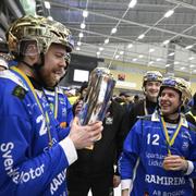 Villa Lidköping jublar i ABB Arena efter vinst i SM-finalen i bandy mot Västerås SK.