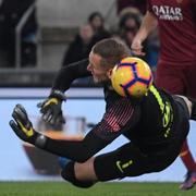 AC Milans Krzysztof Piatek skjuter 1–0 bakom Robin Olsen i Romamålet.