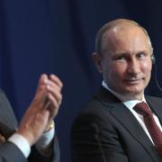 Arkivbild: Sauli Niinistö och Vladimir Putin under en arktisk konferens 2013.