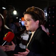 Arkivbild: Vänsterpartiets partiledare Nooshi Dadgostar (V) och Miljöpartiets språkrör Amanda Lind (MP).