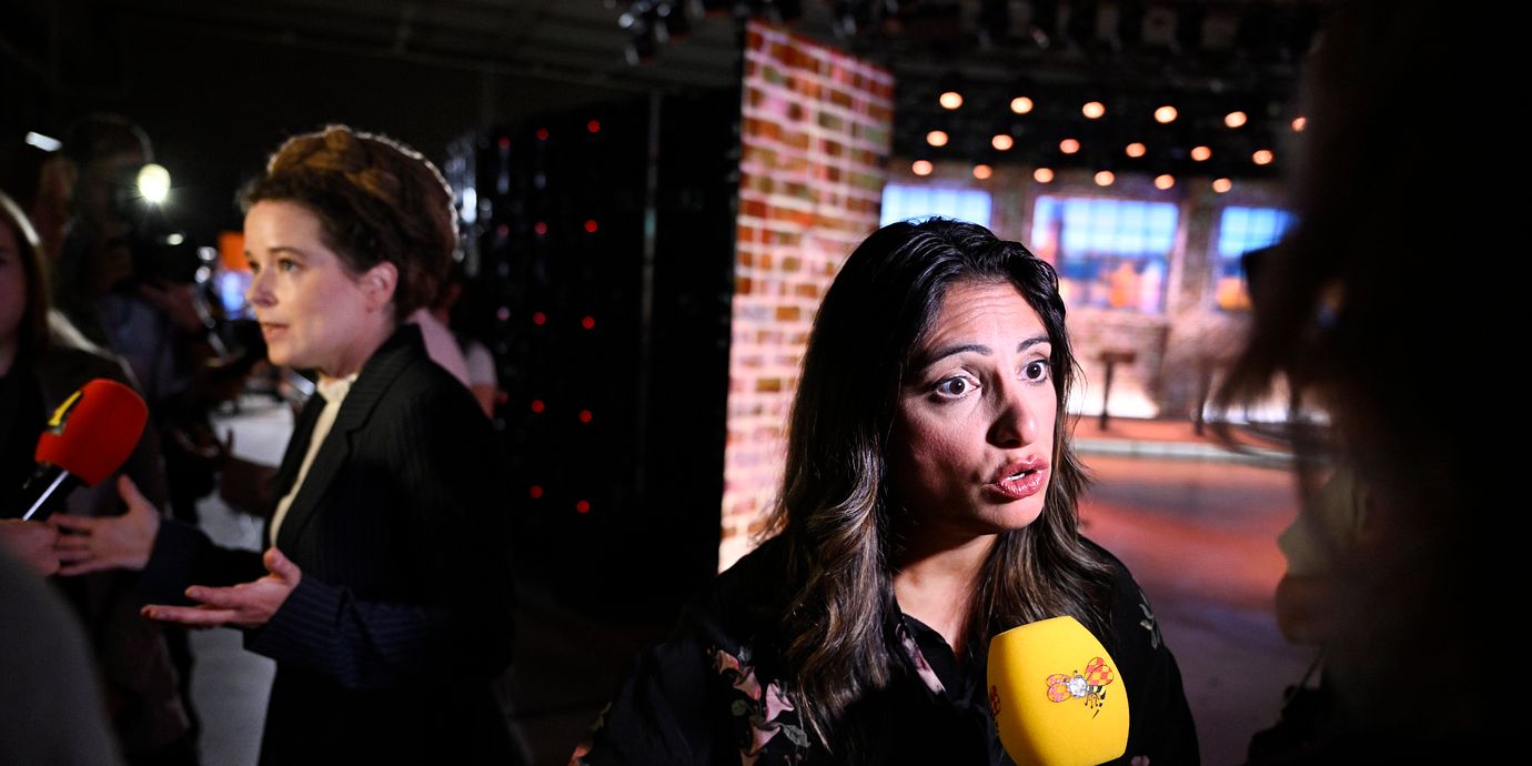 Arkivbild: Vänsterpartiets partiledare Nooshi Dadgostar (V) och Miljöpartiets språkrör Amanda Lind (MP).
