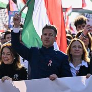 Ungerns oppositionsledare Péter Magyar under en marsch i Budapest den 15 mars.