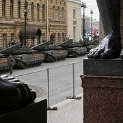 Ryska stridsvagnar i S:t Petersburg.