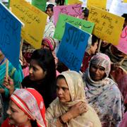 Arkivbild. Protester mot kvinnovåld i Lahore, Pakistan.