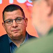 LO:s avtalssekreterare Veli-Pekka Säikkälä under en pressträff tidigare i dag.