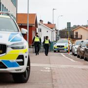 Polis på plats i Grimmered på söndagen.