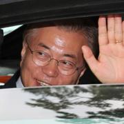 Sydkoreas president Moon Jae-in svors in på onsdagen. 