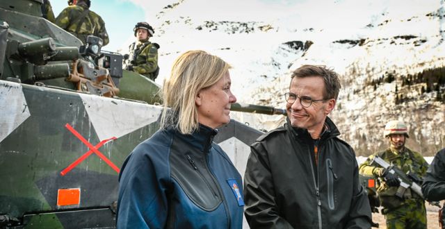 Magdalena Andersson och Ulf Kristersson under Nato-övningen Cold Response. Anders Wiklund/ TT