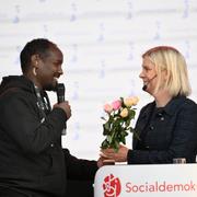 Ahmed Abdirahman tillsammans med Magdalena Andersson (S). 