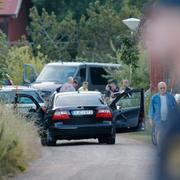 Polis vid avspärrningar i Bärfendal i Dingle kommun i Bohuslän