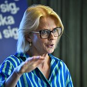 Finansminister Elisabeth Svantesson (M) presenterar nya förslag om hur fler svenskar ska kunna köpa sitt första hus.
