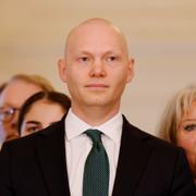 Moderaten Niklas Wykman (mitten), finansmarknadsminister.