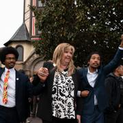 Justin Pearson, Gloria Johnson och Justin Jones riskerade alla att stängas av från parlamentet i Tennessee. Johnson överlevde dock omröstningen.