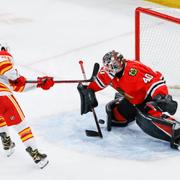 Arvid Söderblom försvarar målet mot Chicago. 