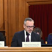 Riksbankschef Erik Thedéen på plats efter att finansutskottet haft sammanträde om den aktuella penningpolitiken.