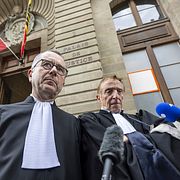 Domarna i målet tar en paus. 