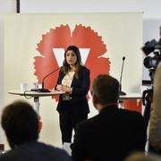 Vänsterpartiets ledare Nooshi Dadgostar under partikongressen 2022.