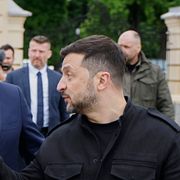 Den brittiske premiärministern Keir Starmer, den franske presidenten Emmanuel Macron och den ukrainske presidenten Volodymyr Zelenskyj i Kyiv förra året.
