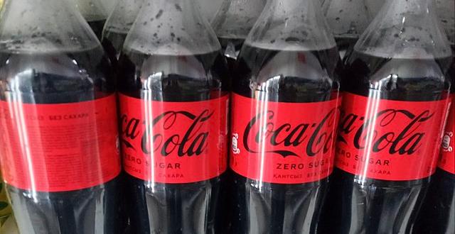 Coca Cola Zero innehåller aspartam. Wikimedia Commons.