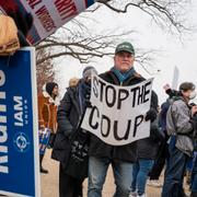 Statsanställda och aktivister protesterar mot nedskärningarna, utanför Kapitolium på tisdagen.