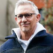 Gary Lineker utanför sitt hem i London 13 mars.