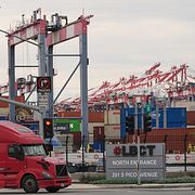 Containerhamn i Long Beach, Kalifornien, tidigare i år.