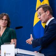 Statsminister Ulf Kristersson (M) presenterar Jessika Roswall som Sveriges nominering till ny EU-kommissionär under en pressträff, 8 juli.