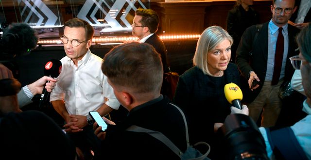 Ulf Kristersson och Magdalena Andersson efter lördagskvällens duell. Fredrik Sandberg/TT