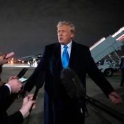 Trump vid Air Force One på Joint Base Andrews, 2 februari.