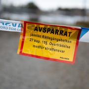 Polisen har spärrat av runt brottsplatsen.