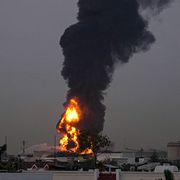 En brand som uppstod efter en iransk attack mot Förenade arabemiraten i mars.