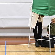 Röstning Hästhagens sporthall i Malmö 2022.