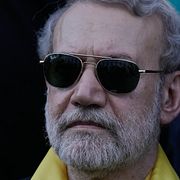 Ali Larijani på Hizbollahledaren Hassan Nasrallahs begravning.