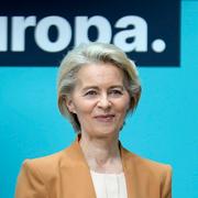 Urusla von der Leyen under den presskonferens där hon berättar att hon kandiderar återval som EU-komissionens ordförande. 