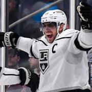 Los Angeles Kings Anze Kopitar firar.