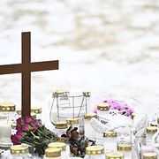 Minnesplatsen vid Campus Risbergska, ett år efter skolattacken.